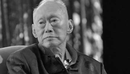 ສິງກະໂປ:ອະດີດນາຍົກລັດຖະມົນຕີຫຼີກຸງຢູເຖິງແກ່ມໍລະນະກຳ